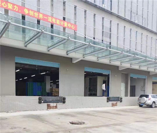 极具特色:在苏州，不用曲臂液压机卖货，难道靠工人扛？