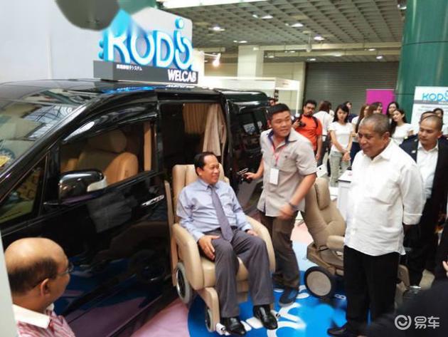 汽车残疾人轮椅升降机_商务车福祉座椅_KODO福祉车辆轮椅系统