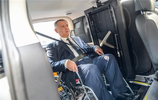 7人座多功能车升降装置_汽车残疾人轮椅升降机_上汽大通G10福祉车